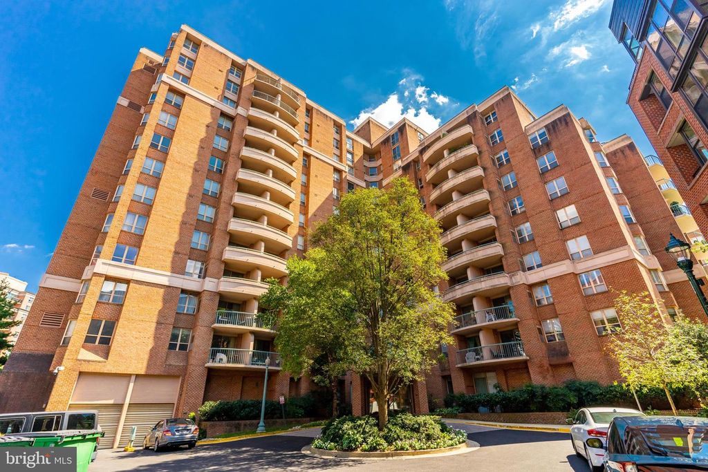 4808 Moorland Ln #809, Bethesda, MD 20814