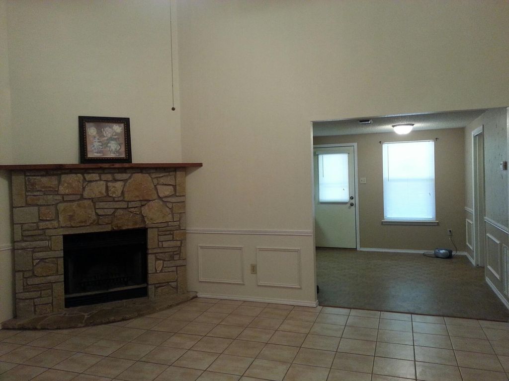723 Swan Dr, Mansfield, TX 76063
