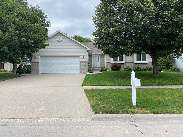 2123 W 35th St, Kearney, NE 68845
