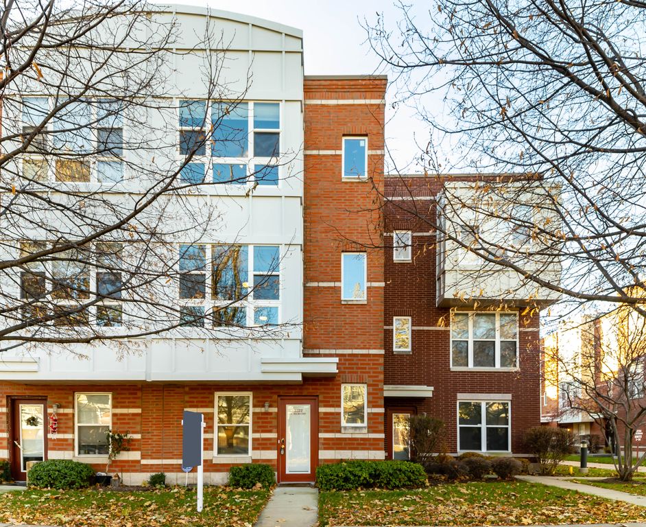 3222 N Kilbourn Ave #3222, Chicago, IL 60641