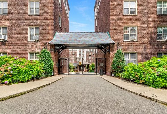 83-09 Talbot St #3L, Kew Gardens, NY 11415