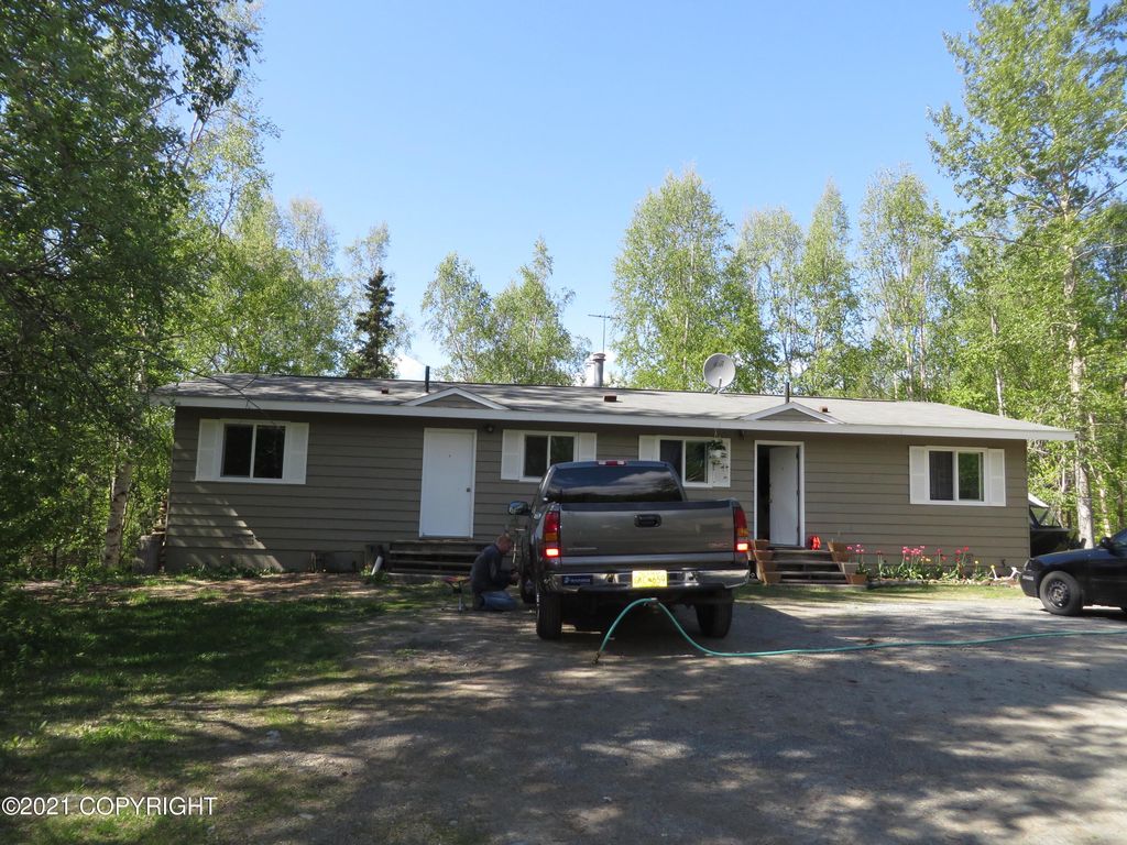 15106 E Lake Ridge Dr, Eagle River, AK 99577