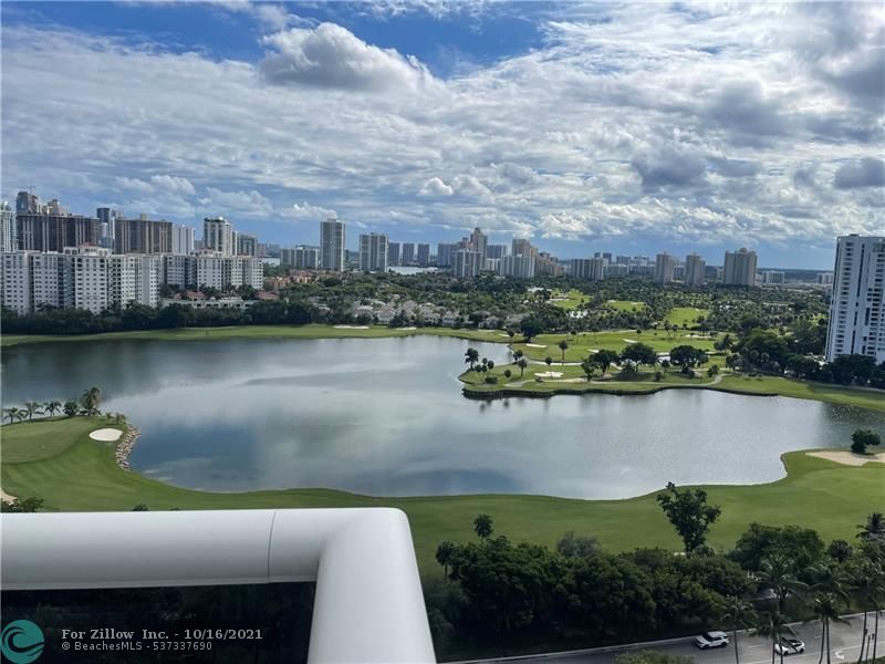 3675 N Country Club Dr #2209, Miami, FL 33180