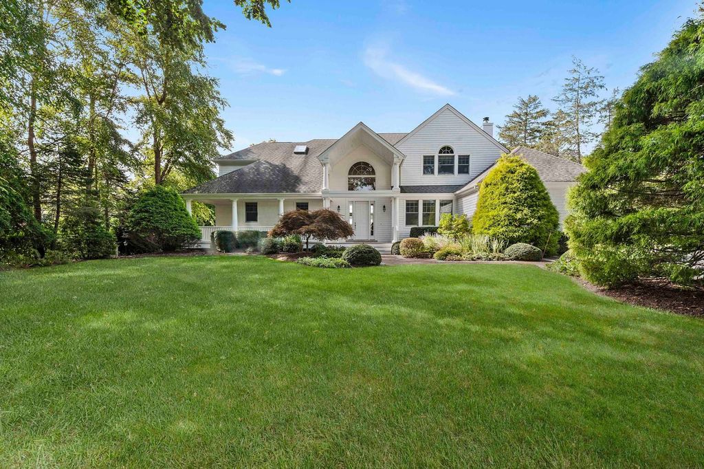 15 Linden Ln, Westhampton Beach, NY 11978
