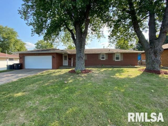 1502 Highwood Ave, Pekin, IL 61554