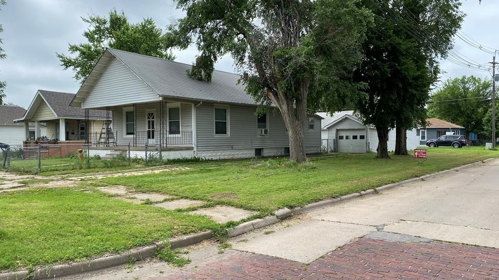 201 E 4th St, Hoisington, KS 67544 Trulia