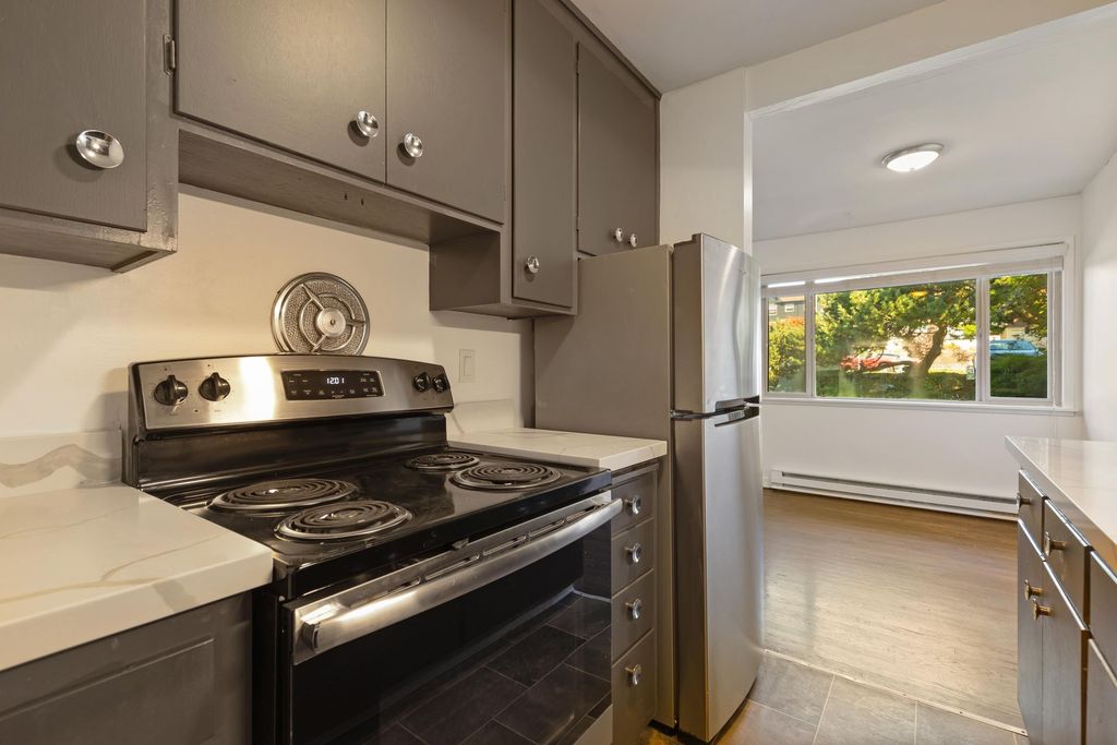 2614 Rucker Ave #2, Everett, WA 98201