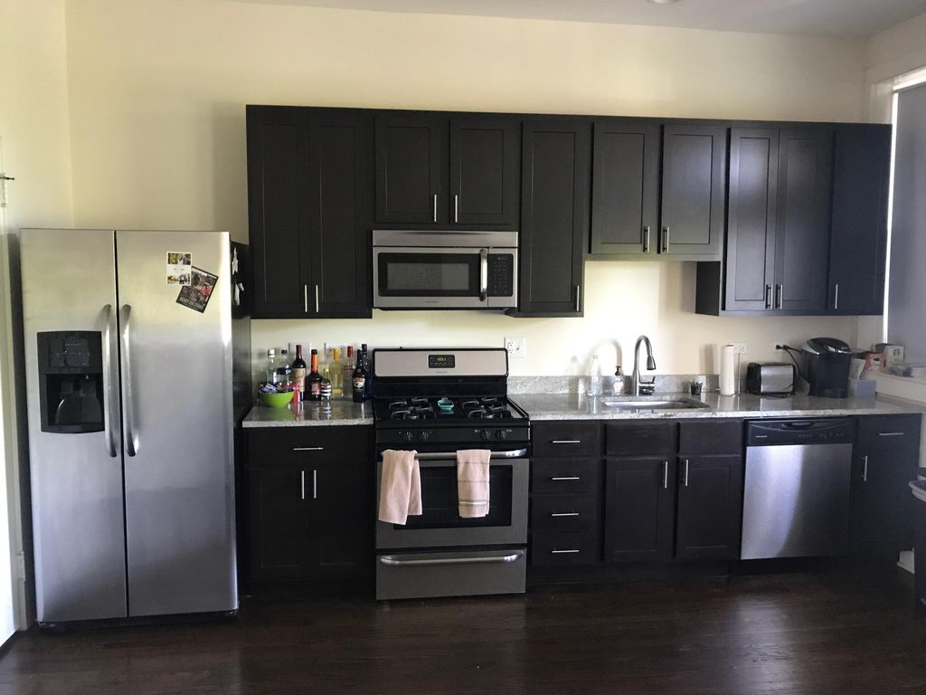 1523 W Addison St, Chicago, IL 60613
