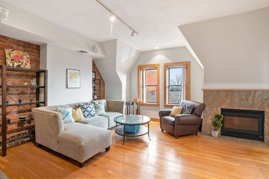 1408 Beacon St #5, Brookline, MA 02446