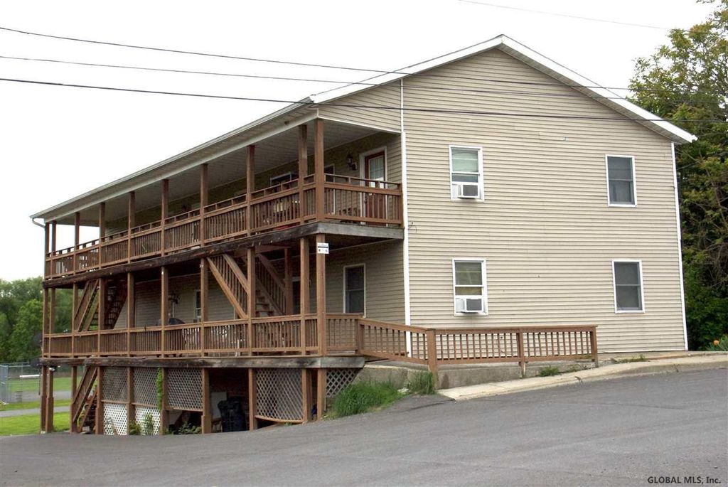 1 WESTERLO Street, Coeymans, NY 12045