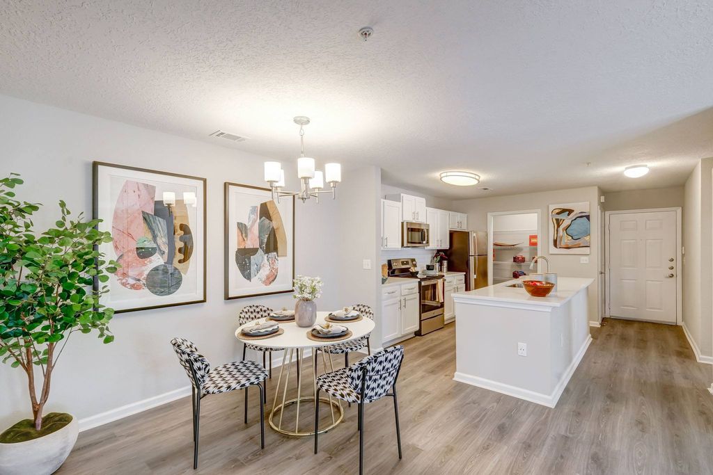 1800 Southpoint Crossing Dr #232, Durham, NC 27713
