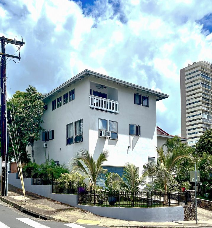 1405 Emerson St #C, Honolulu, HI 96813