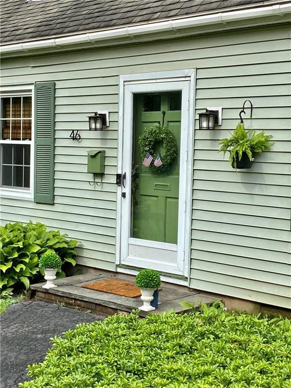 46 Village Ln, Rochester, NY 14610