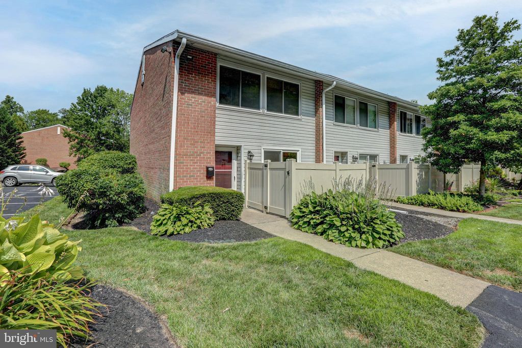 1 Thistle Ct, Wilmington, DE 19810