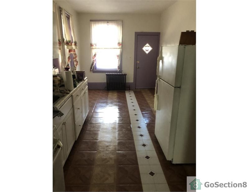 945 S 4th St, Camden, NJ 08103