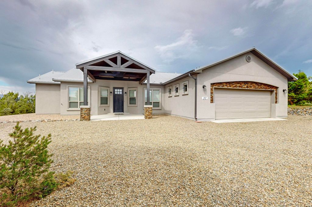37 Camino Coyote, Edgewood, NM 87015