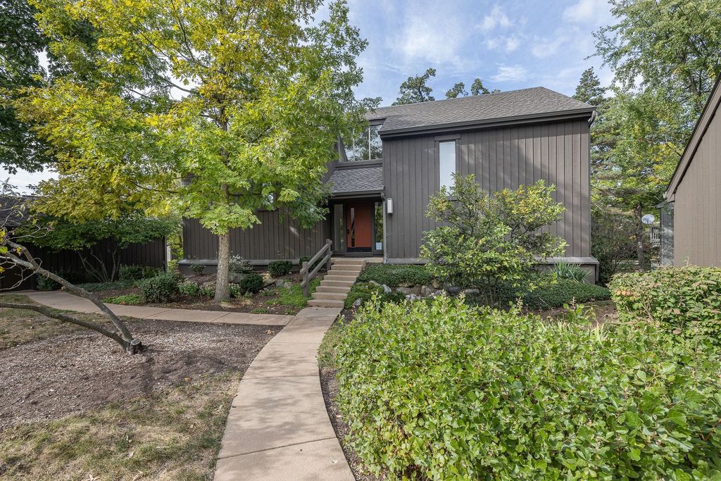 294 W Mallard Poin #D, Lake Barrington, IL 60010