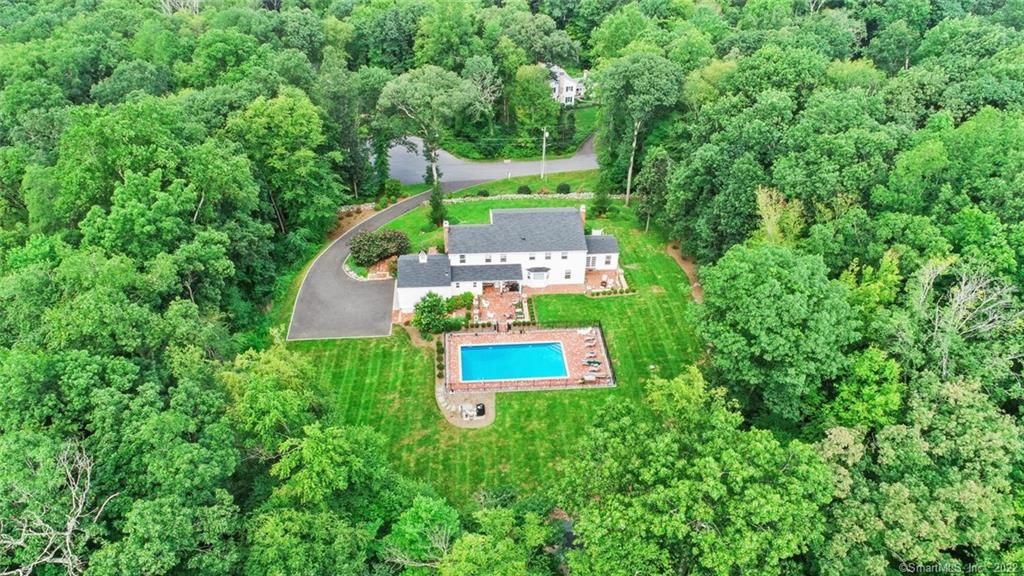 66 Pin Oak Ln, Wilton, CT 06897