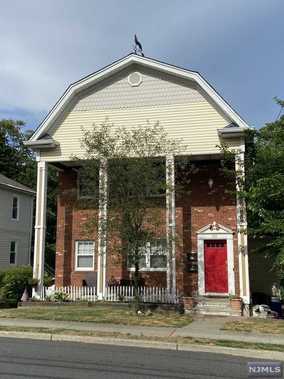 928 Belmont Ave, Haledon, NJ 3 Bed, 3 Bath Townhouse 7 Photos Trulia