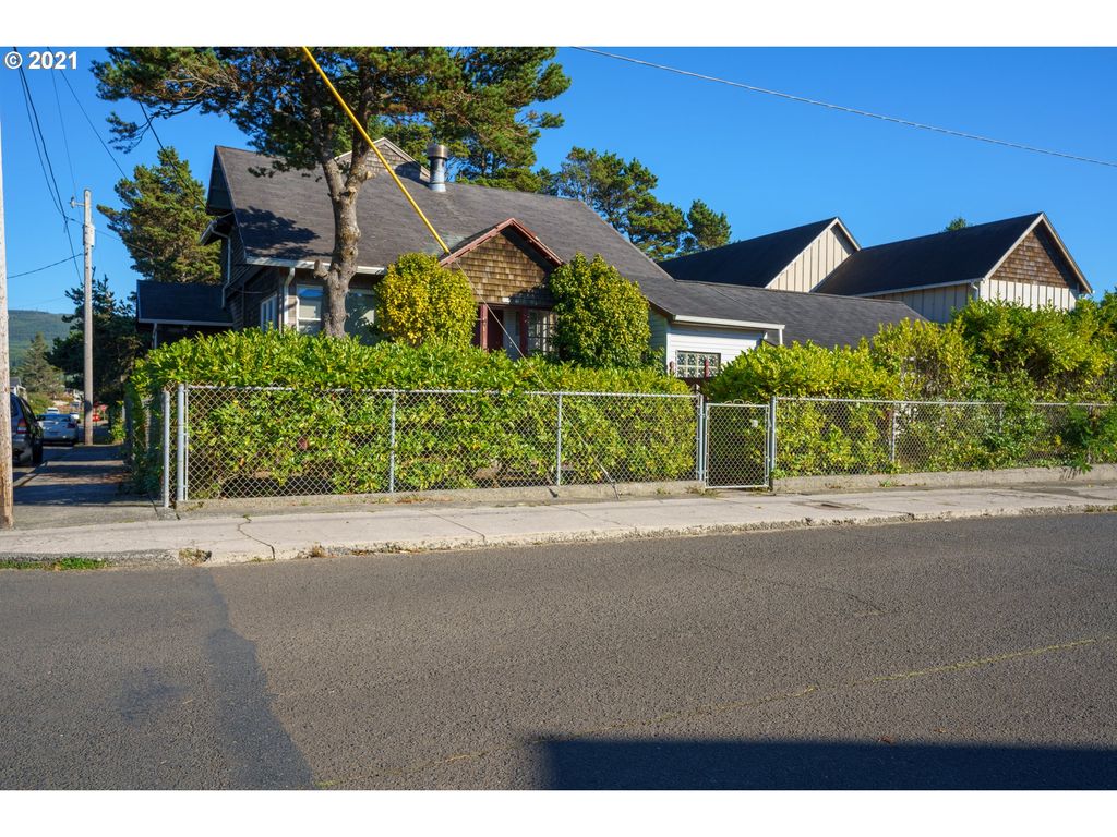 521 S Downing St, Seaside, OR 97138