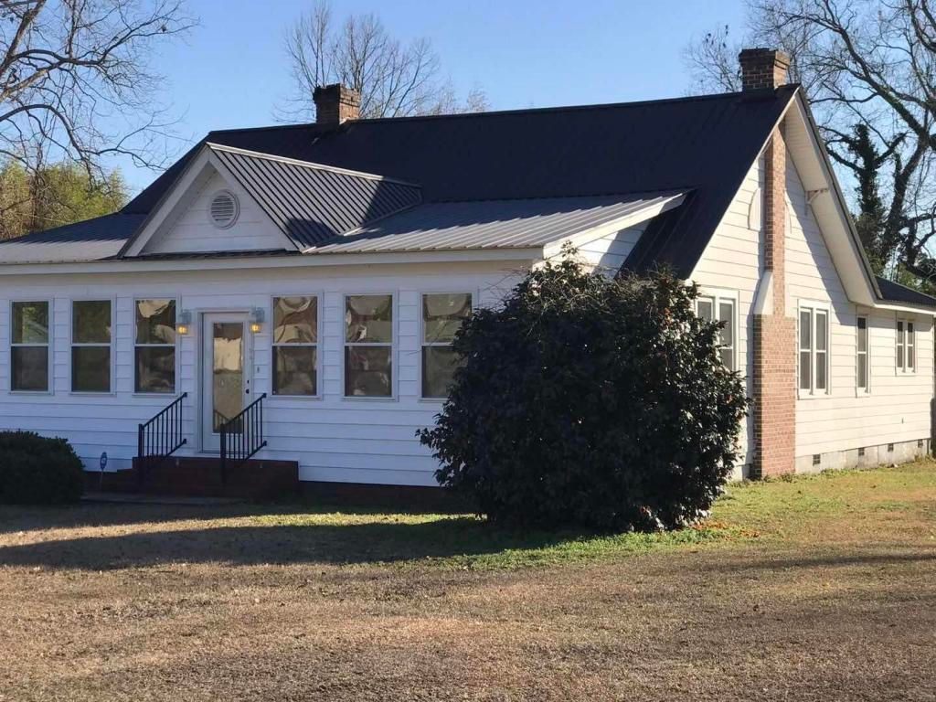 104 SE Railroad Ave, Saint SC 3 Bed, 2 Bath SingleFamily