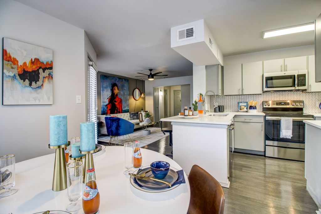 384 Treeline Park, San Antonio, TX 78209