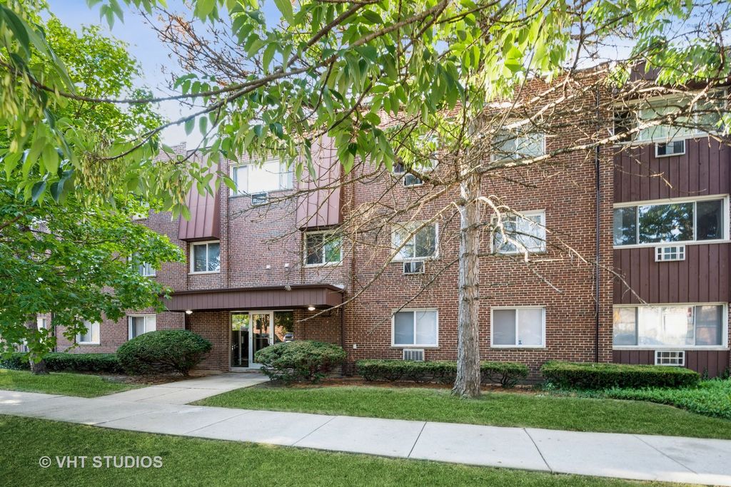 3201 W Balmoral Ave #202, Chicago, IL 60625
