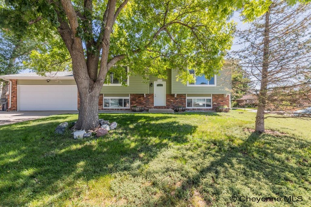 5131 Point Blf, Cheyenne, WY 82009