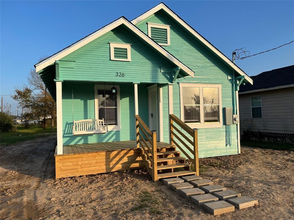 326 5th St, Hempstead, TX 77445