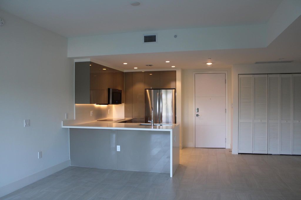 402-2000 Metropica Way #402, Fort Lauderdale, FL 33323