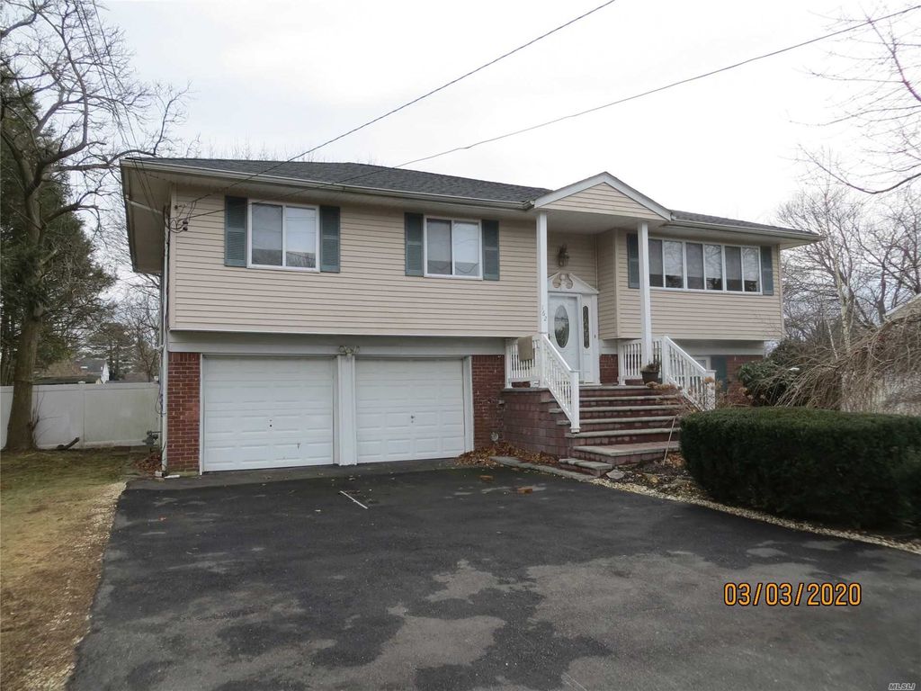 162 Burr Rd, Commack, NY 11725