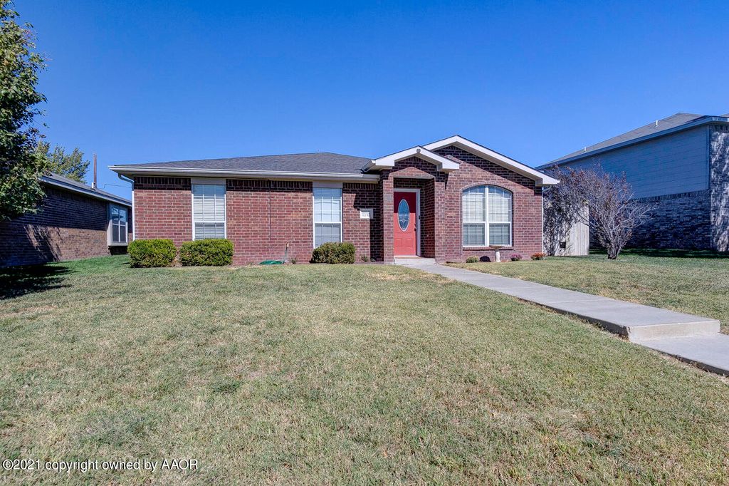 1112 Pikes Peak Dr, Amarillo, TX 79110
