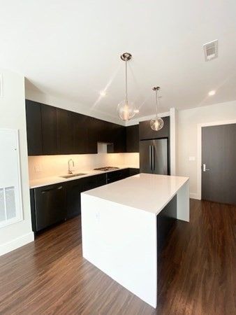 99 Sumner St #214, Boston, MA 02128