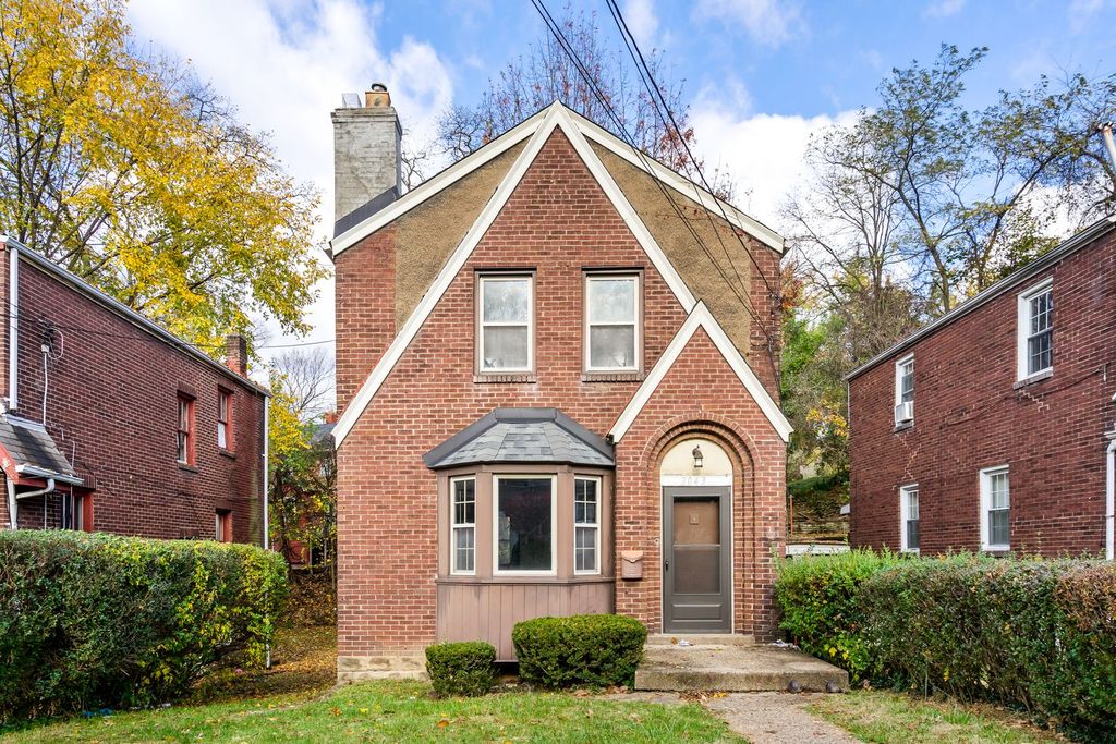 2043 Boggs Ave, Pittsburgh, PA 15221