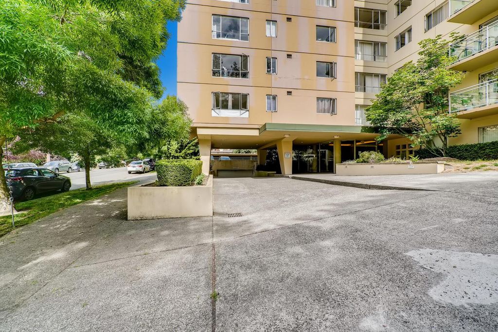 600 W Olympic Pl, Seattle, WA 98119