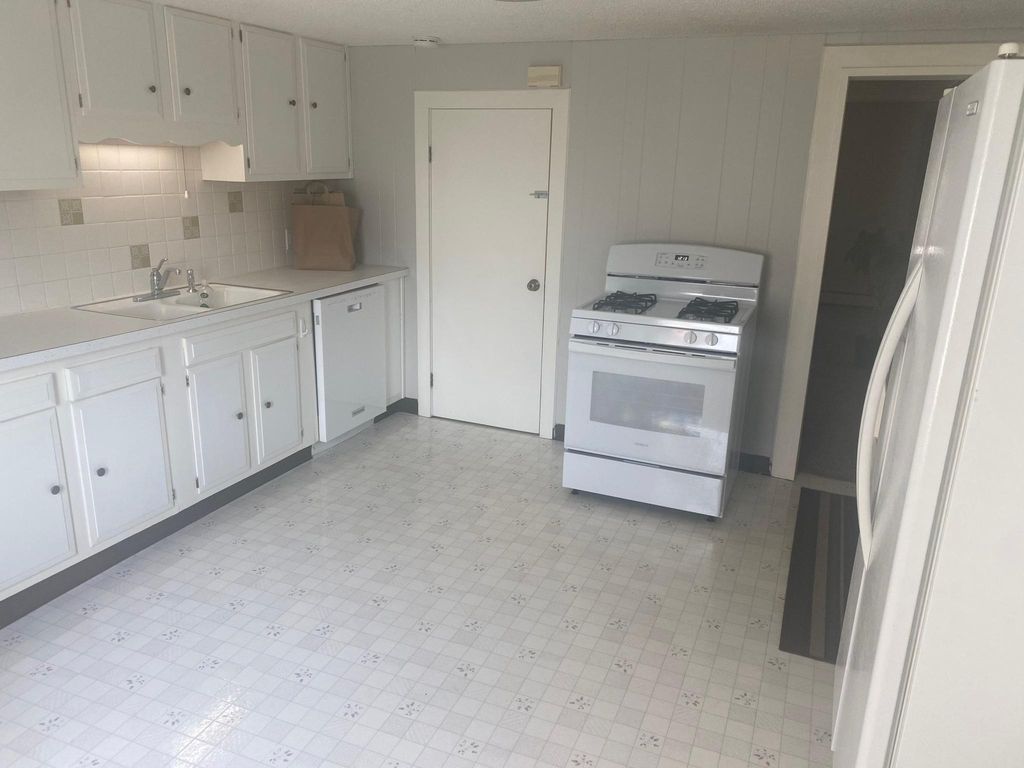 651 Smith Rd #2, East Amherst, NY 14051