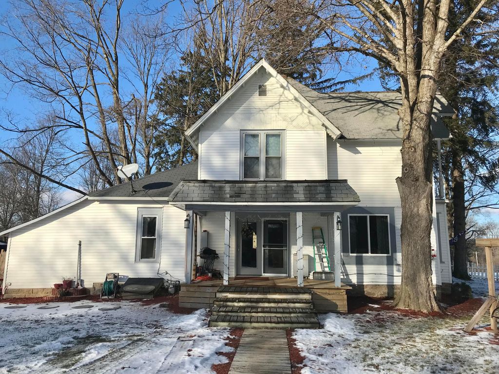 142 N Main St, Camden, MI 49232