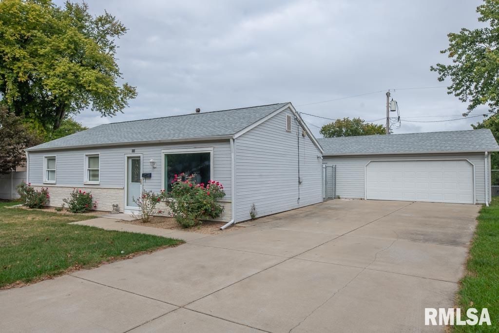 111 Calumet Rd, Marquette Heights, IL 61554