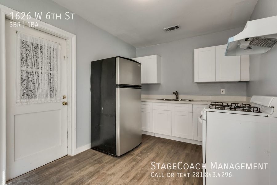 1626 W 6th St, Freeport, TX 77541