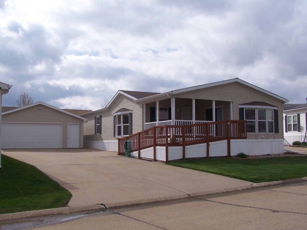1830 Sundance Dr, Marion, IA 3 Bed, 2 Bath Mobile / Manufactured 19