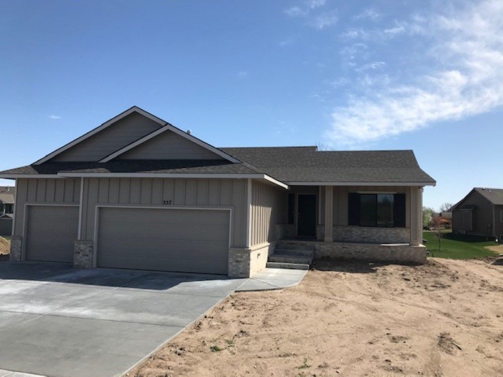 337 E Dakota Ct, Kechi, KS 67067