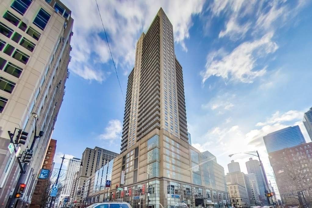 545 N Dearborn St #1707, Chicago, IL 60654