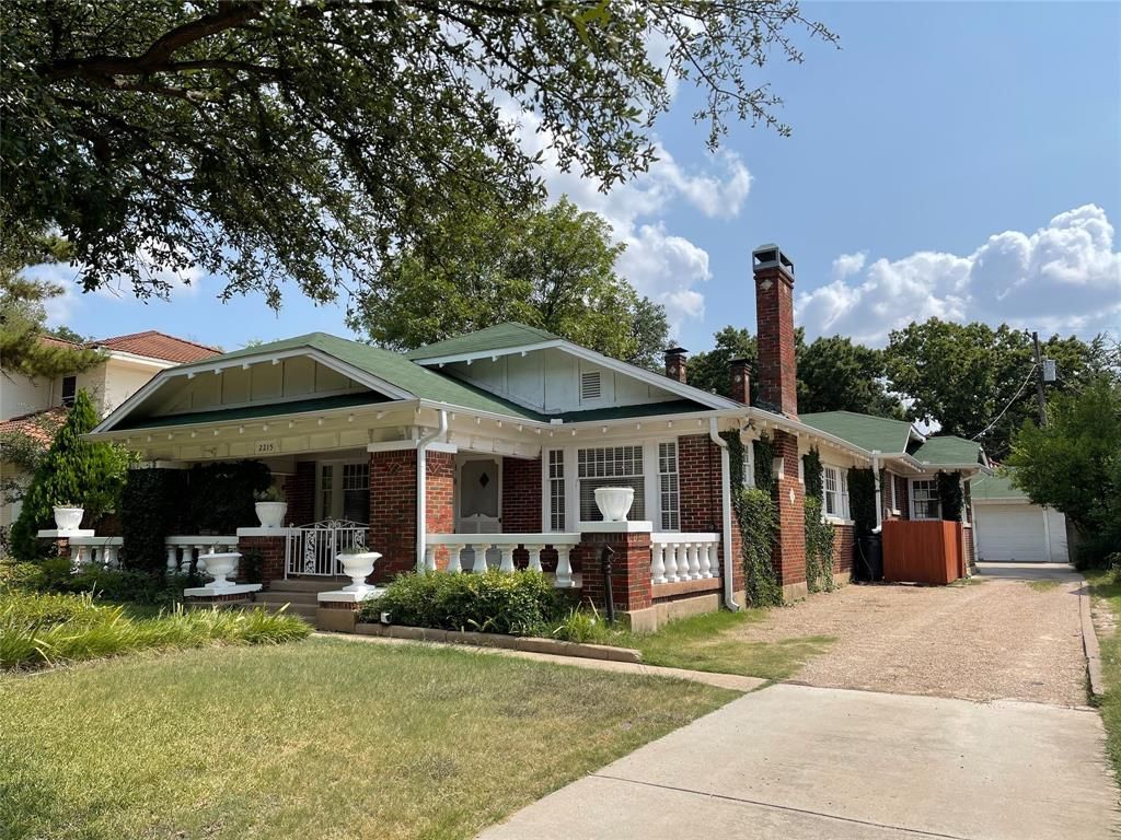 2215 Park Place Ave, Fort Worth, TX 76110