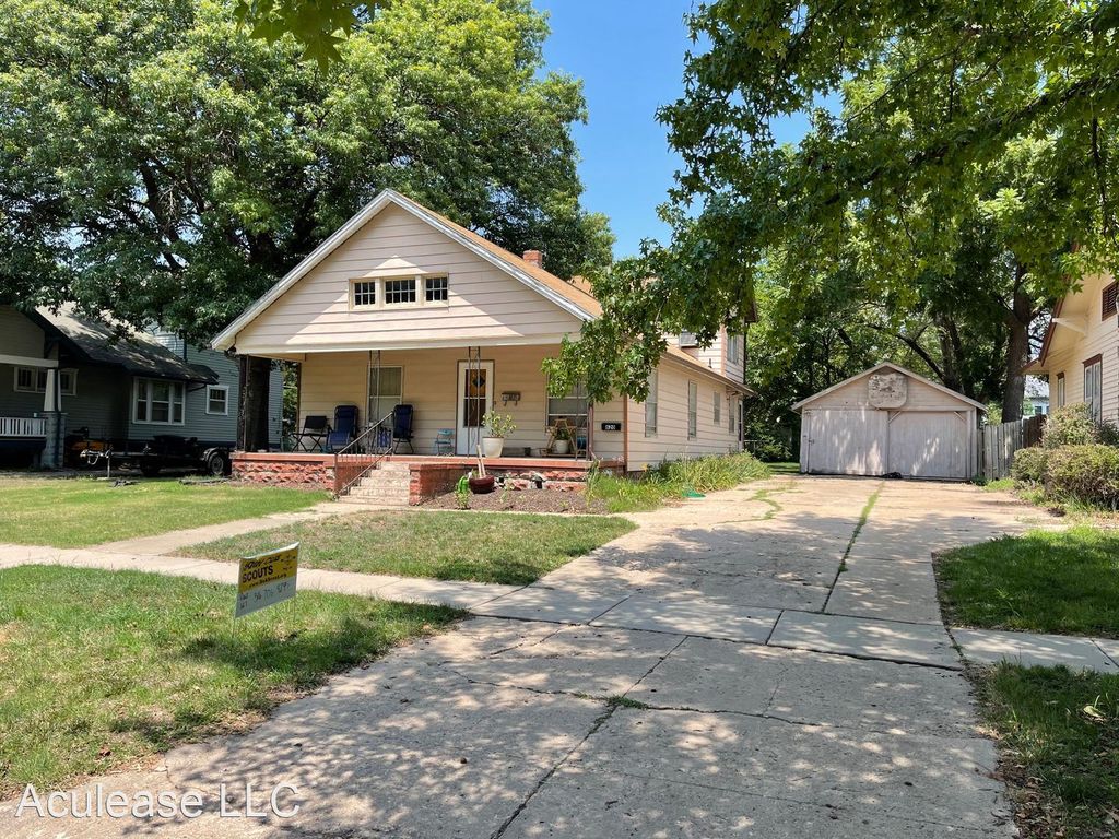 618 E 6th St #620, Newton, KS 67114