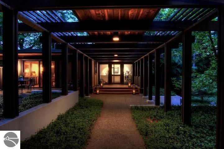 2991 Ishpeming Trl, Traverse City, MI 49686
