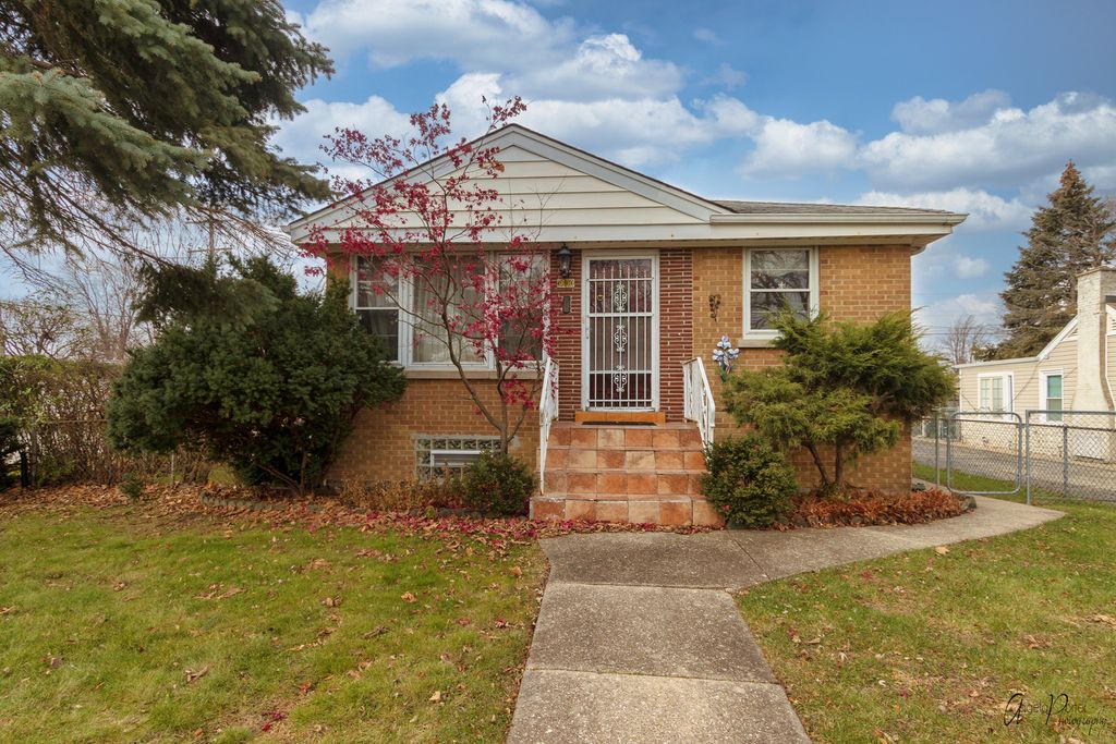 3600 Emerson St, Franklin Park, IL 60131