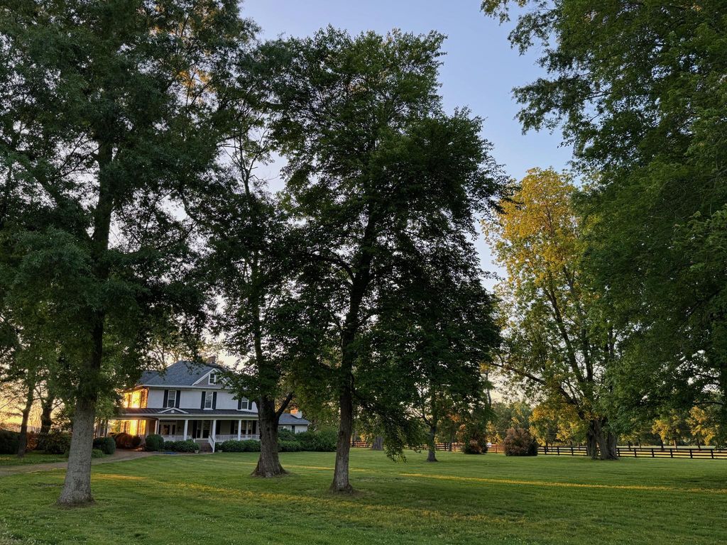 1572 Old Hillsboro Rd, Franklin, TN 37069 - See Est. Value, Schools \u0026 More, image size:1024x768