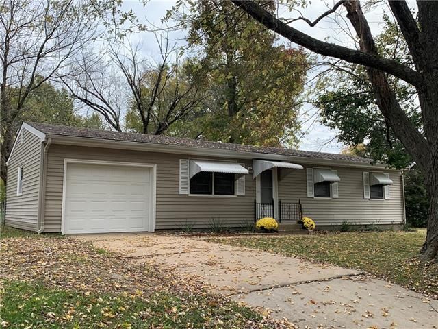 1204 N Elizabeth St, Nevada, MO 64772