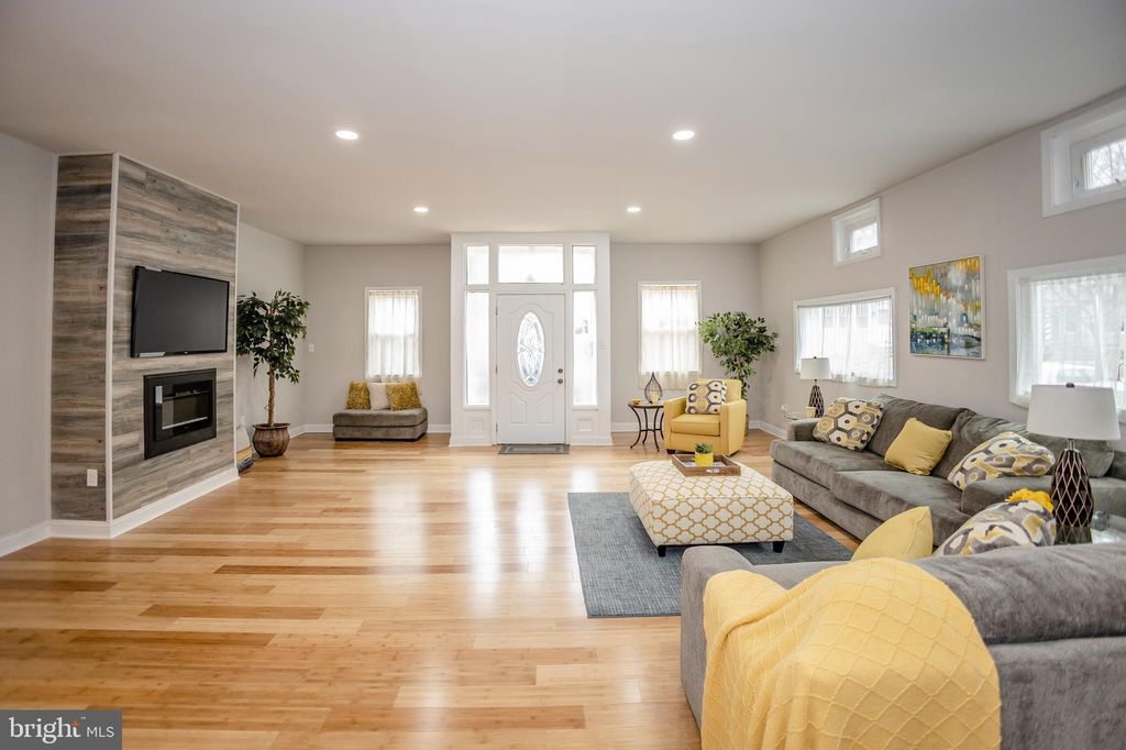 233 New Jersey Ave, Collingswood, NJ 08108