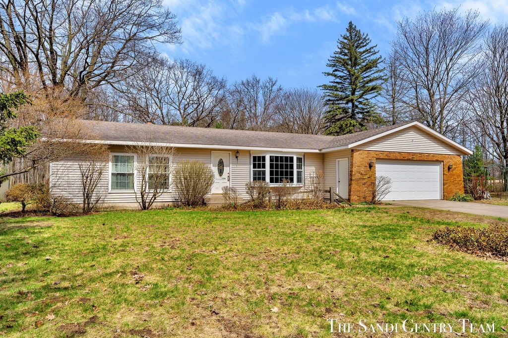 15635 Stanton St, West Olive, MI 49460